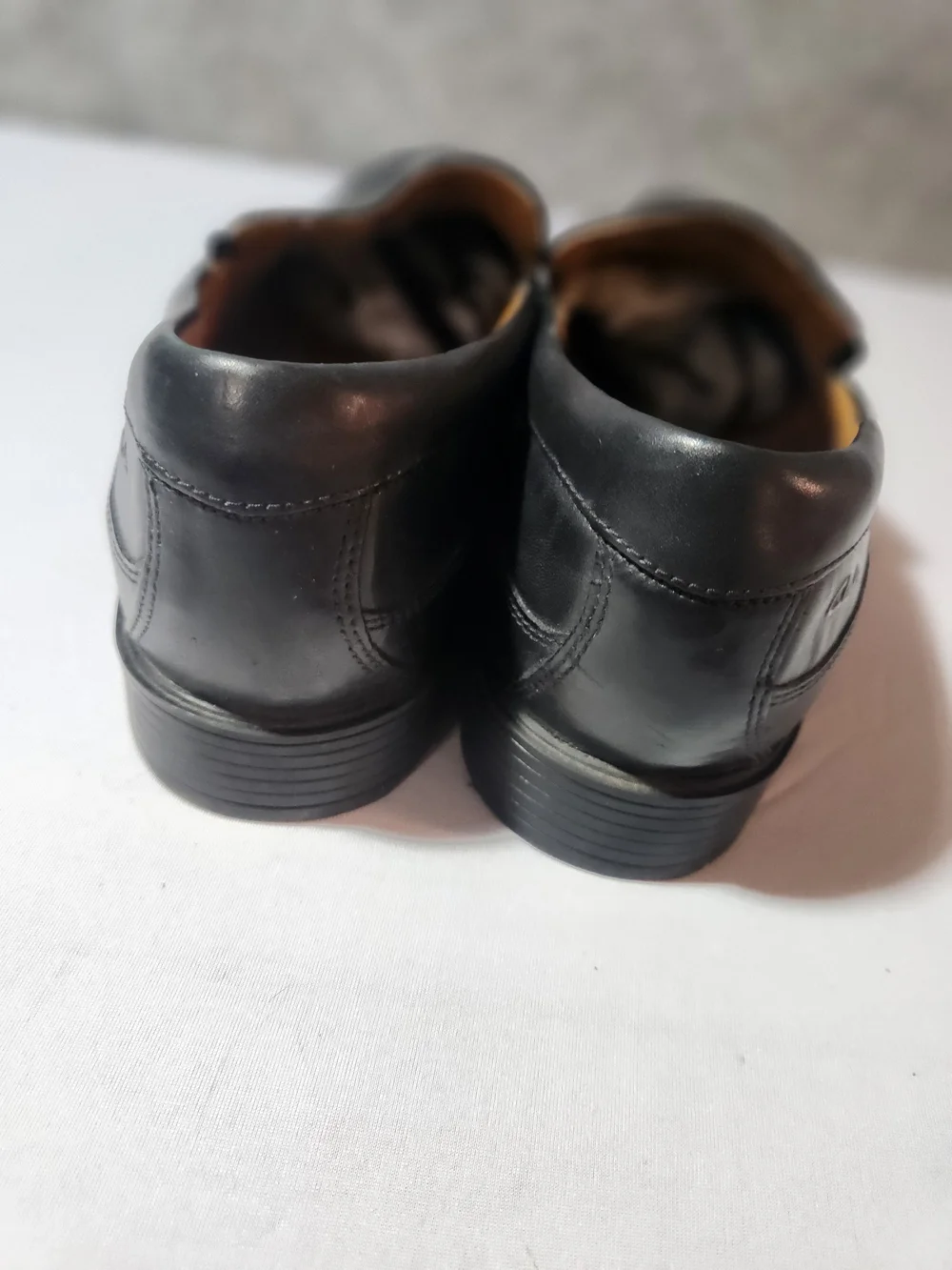 Clarks Black Leather Slip On Loafers Size 10.5